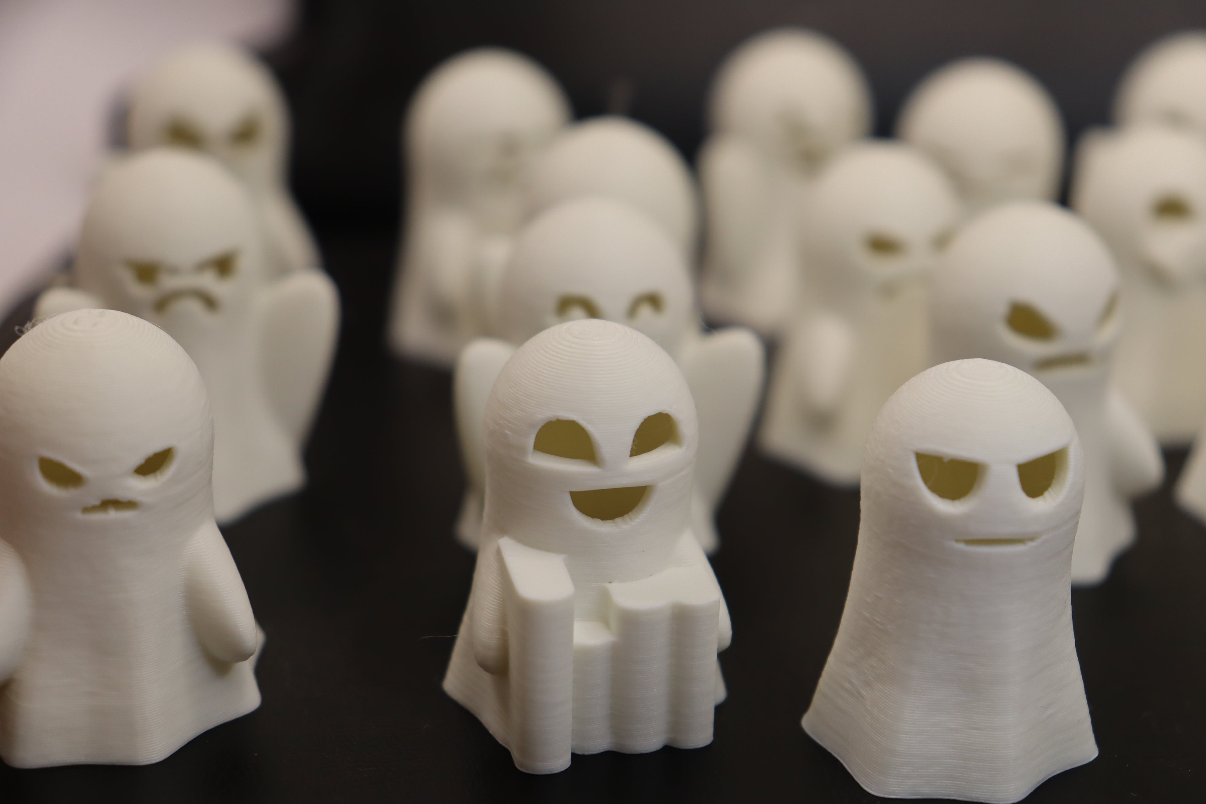 👻 19 Ghosts Halloween Decoration – Spooky Set