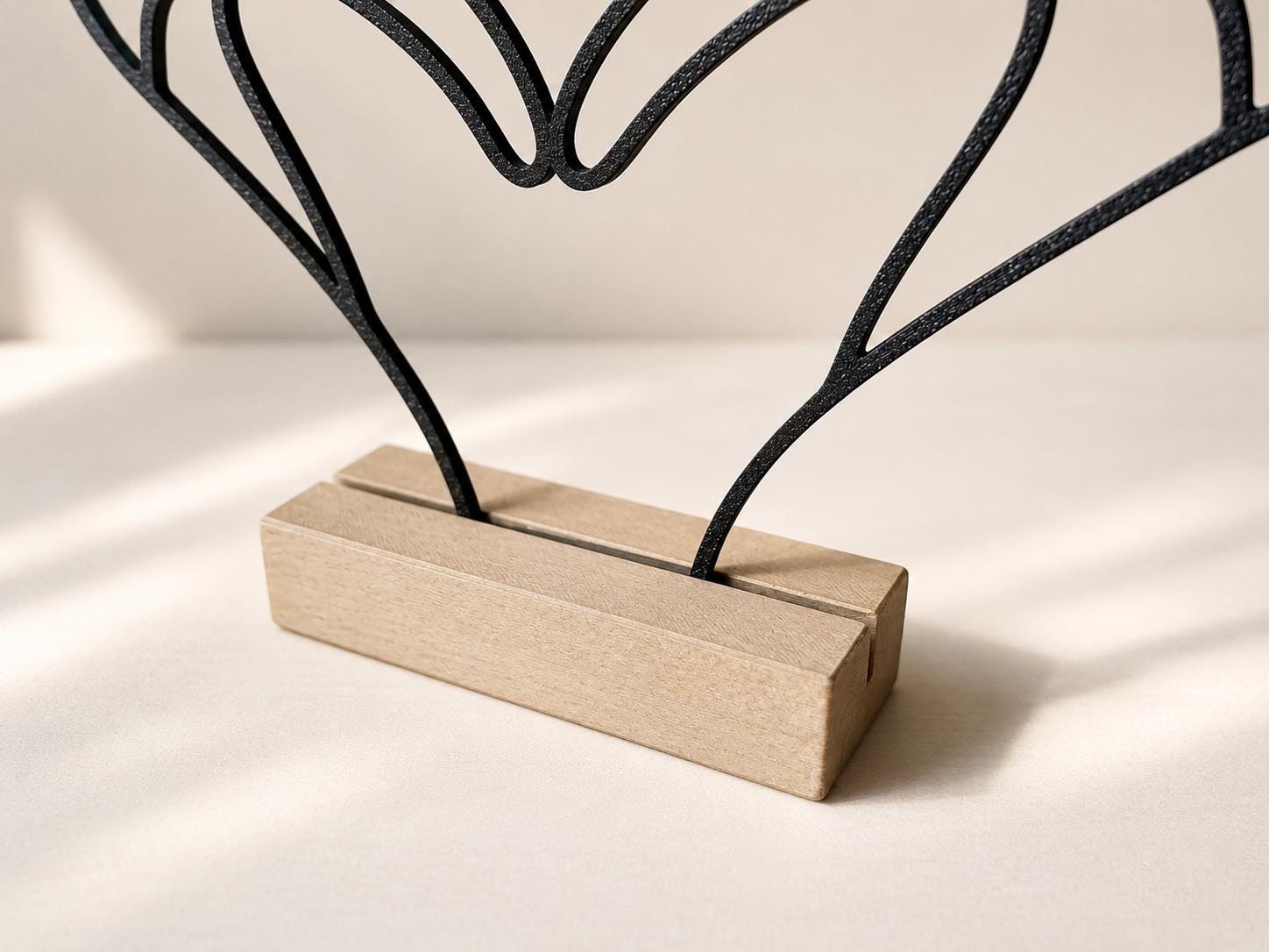 Personalized Couple Hands Heart Stand – detail view 5